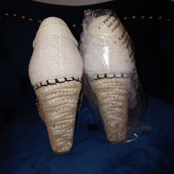 Dress Shoe - Picture 5 of 10